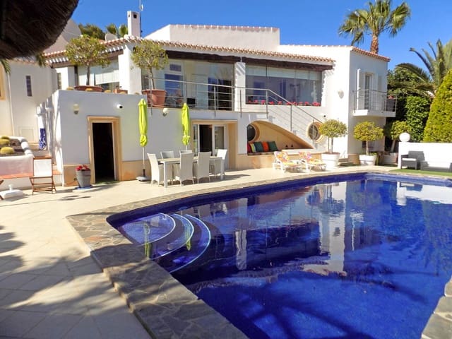 4 soveværelse Villa til salg i Teulada Pueblo, Teulada-Moraira med garage - € 1.500.000 (Ref: 9484787)