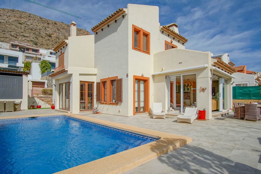 3 bedroom Villa for sale in Finestrat - € 649,000 (Ref: 9484815)