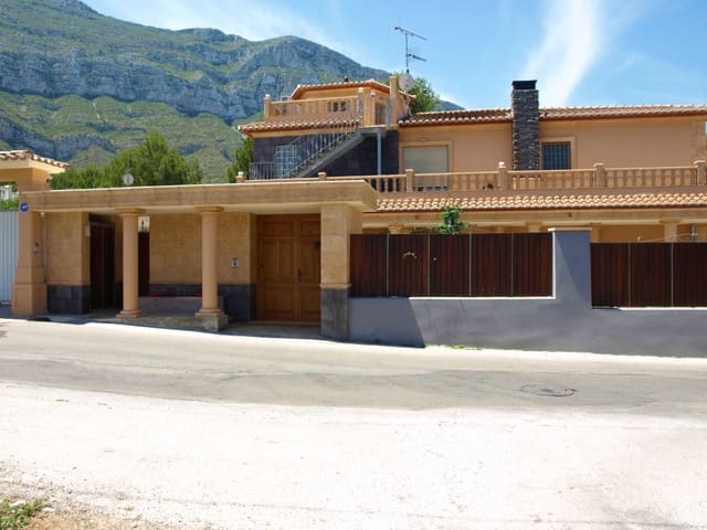 10 soveværelse Villa til salg i El Montgó, Dénia med garage - € 899.000 (Ref: 9484833)