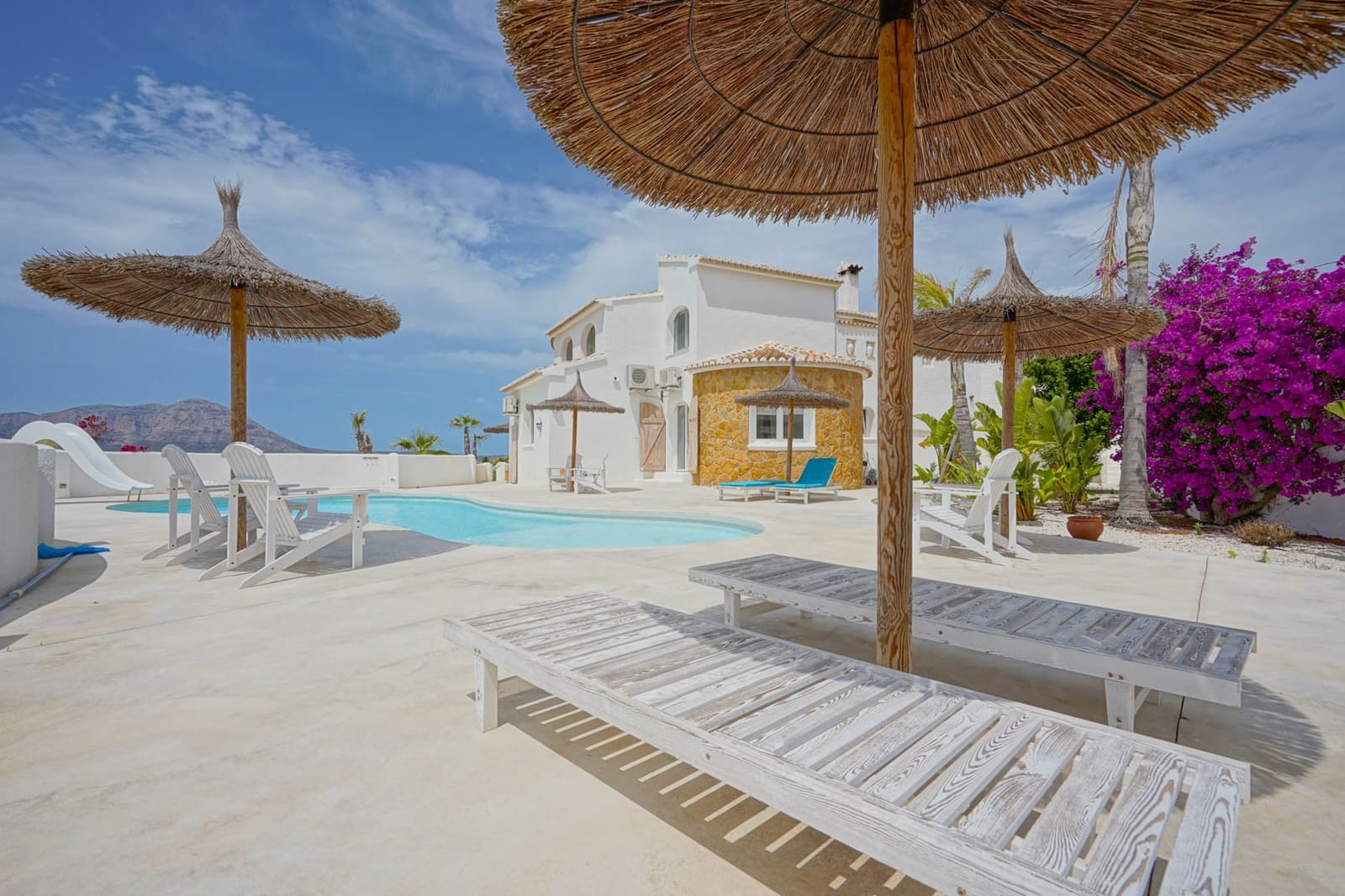 4 bedroom Villa for sale in Benitachell / Benitatxell with garage - € 1,290,000 (Ref: 9484841)