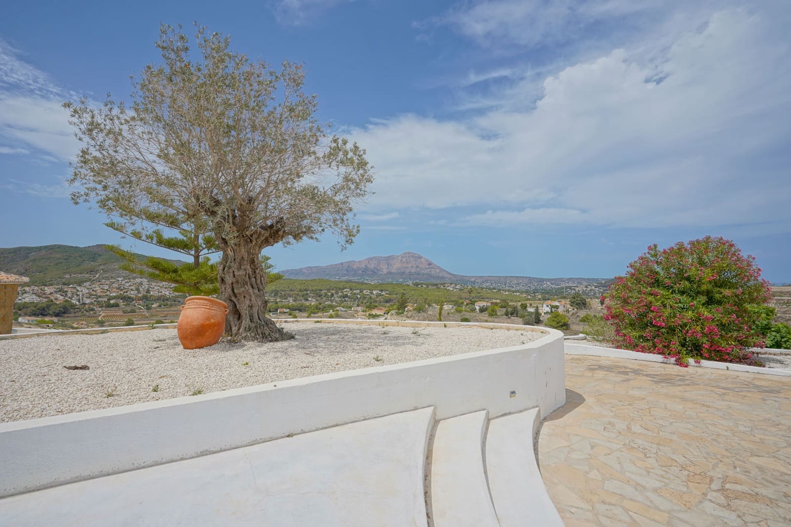 4 bedroom Villa for sale in Benitachell / Benitatxell with garage - € 1,290,000 (Ref: 9484841)
