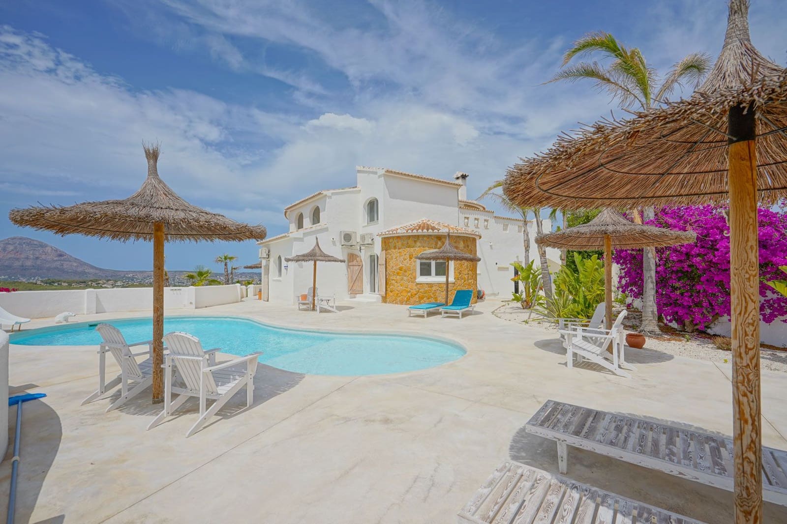 4 bedroom Villa for sale in Benitachell / Benitatxell with garage - € 1,290,000 (Ref: 9484841)