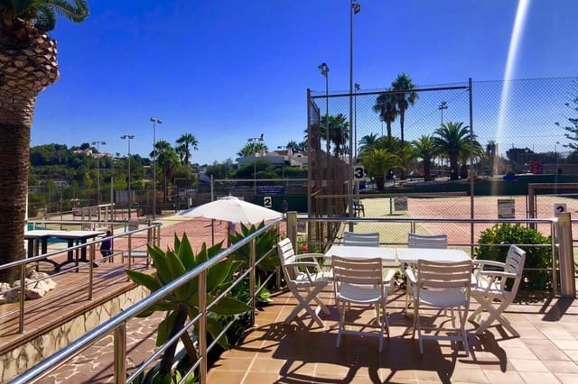 4 makuuhuone Huvila myytävänä paikassa Casco Urbano, Teulada-Moraira mukana 
autotalli - 1 175 000 € (Ref: 9484843)