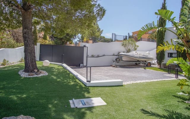 6 bedroom Villa for sale in Altea with garage - € 2,700,000 (Ref: 9484849)