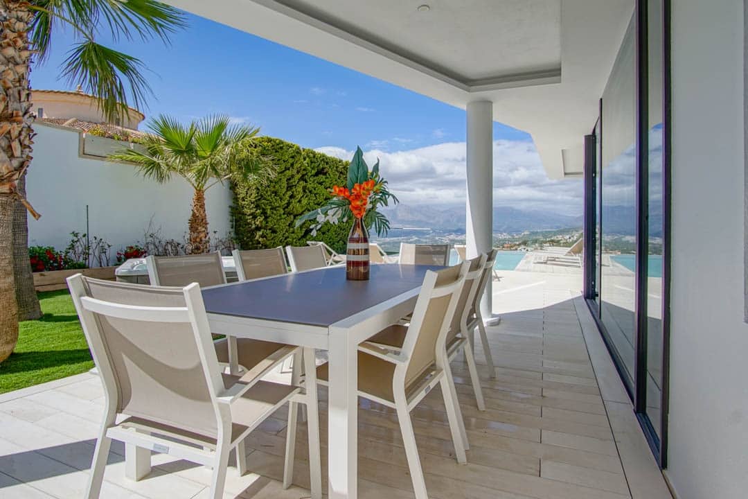 6 bedroom Villa for sale in Altea with garage - € 2,700,000 (Ref: 9484849)