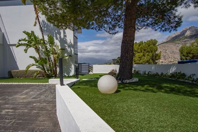 6 bedroom Villa for sale in Altea with garage - € 2,700,000 (Ref: 9484849)