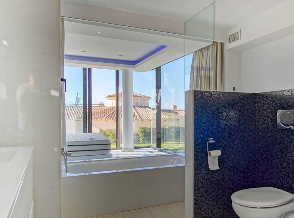 6 bedroom Villa for sale in Altea with garage - € 2,700,000 (Ref: 9484849)