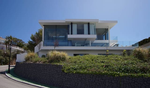 6 bedroom Villa for sale in Altea with garage - € 2,700,000 (Ref: 9484849)