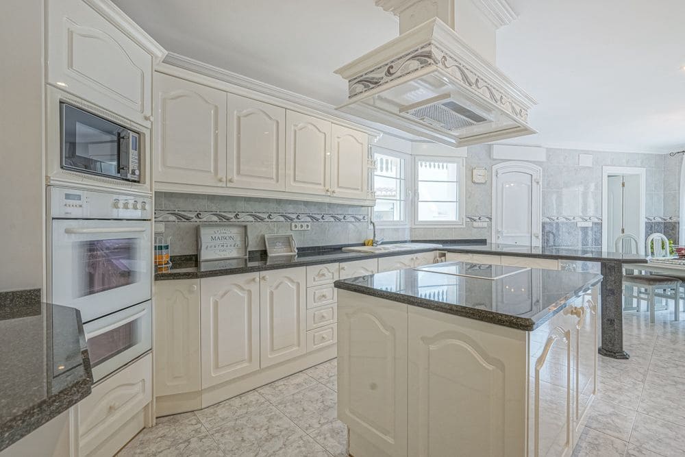 6 slaapkamer Villa te koop in Javea / Xabia met garage - € 1.470.000 (Ref: 9484851)