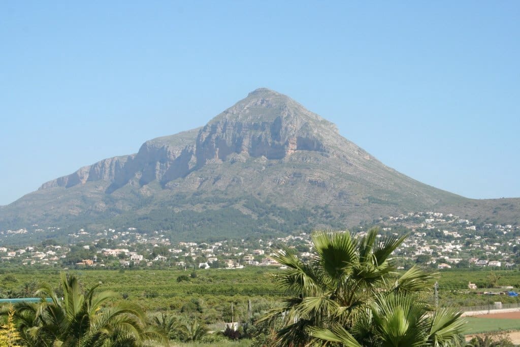 5 bedroom Villa for sale in Adsubia with garage - € 1,215,000 (Ref: 9484858)