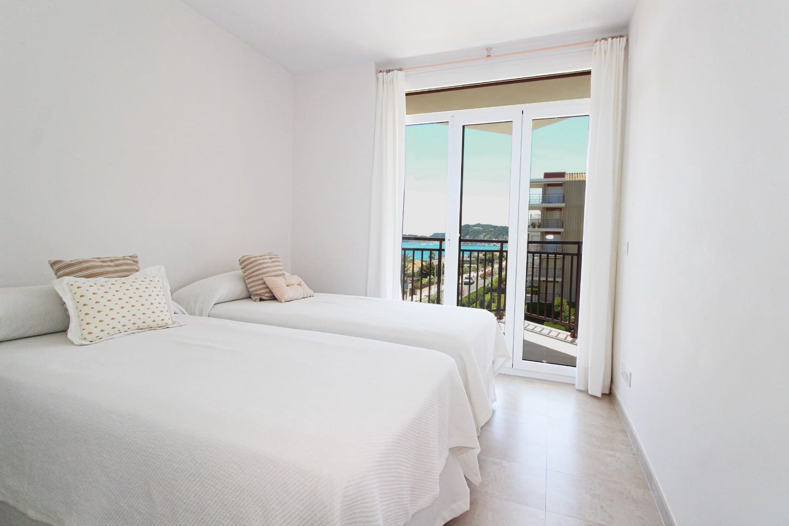 4 bedroom Beach Apartment for holiday rental in Javea / Xabia with garage - € 1,050 (Ref: 9484865)