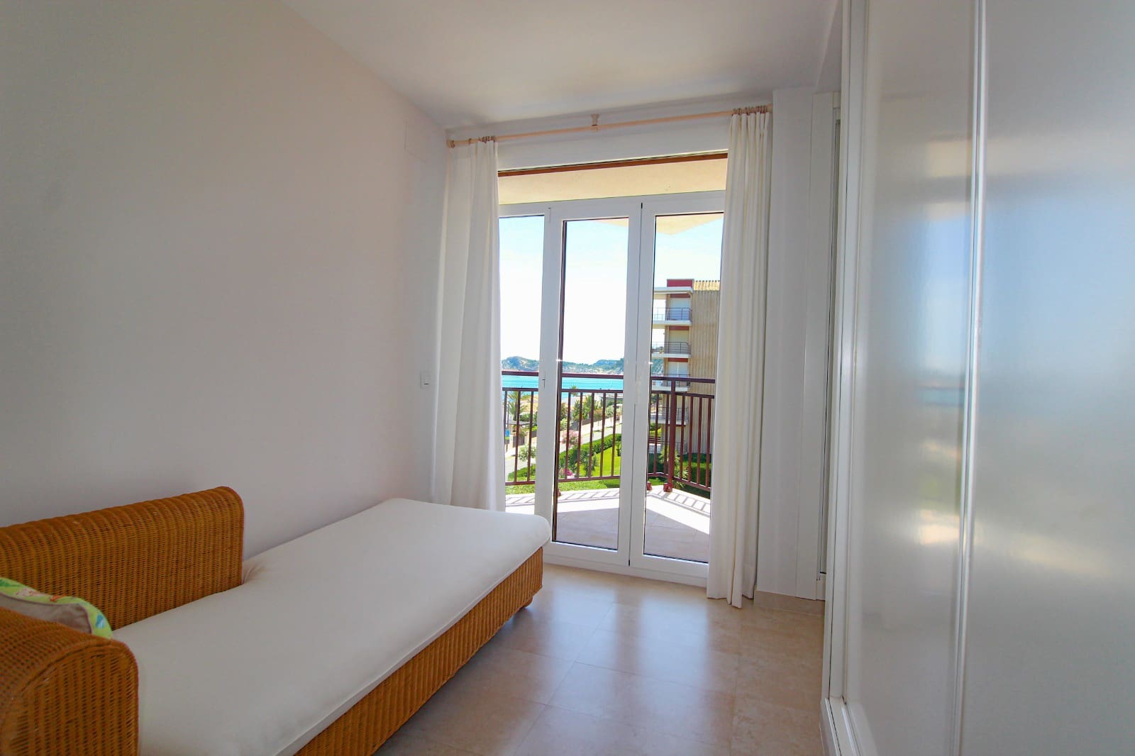 4 bedroom Beach Apartment for rent in Javea / Xabia with garage - € 2,000 (Ref: 9484870)