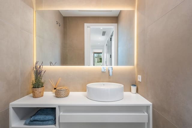 Chalet de 3 habitaciones en Las Colinas Golf, Orihuela en venta con garaje - 1.485.000 € (Ref: 9484875)