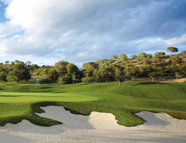 3 quarto Moradia para venda em Las Colinas Golf, Orihuela com garagem - 1 385 000 € (Ref: 9484879)