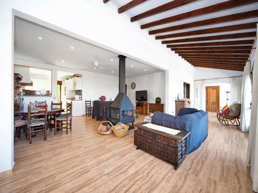 7 bedroom Villa for sale in Moraira with garage - € 999,000 (Ref: 9484895)