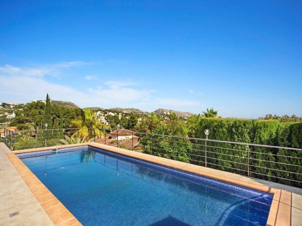 7 bedroom Villa for sale in Moraira with garage - € 999,000 (Ref: 9484895)