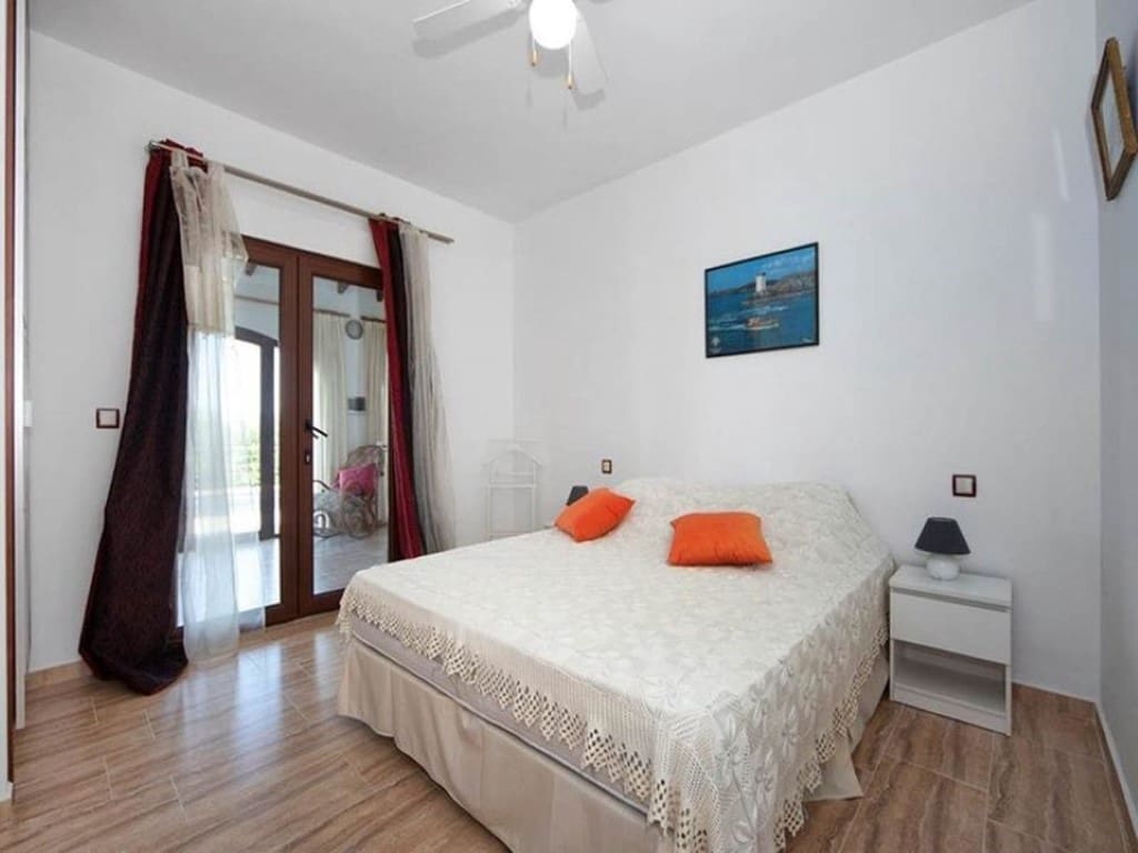 7 bedroom Villa for sale in Moraira with garage - € 999,000 (Ref: 9484895)