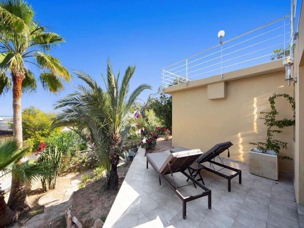 7 bedroom Villa for sale in Moraira with garage - € 999,000 (Ref: 9484895)