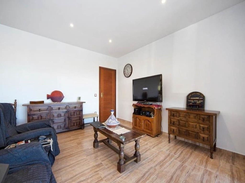 7 bedroom Villa for sale in Moraira with garage - € 999,000 (Ref: 9484895)