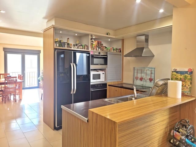 4 makuuhuone Omakotitalo myytävänä paikassa Centro ciudad, Javea / Xàbia mukana 
autotalli - 495 000 € (Ref: 9484926)