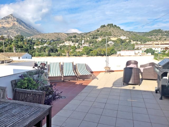 4 makuuhuone Omakotitalo myytävänä paikassa Centro ciudad, Javea / Xàbia mukana 
autotalli - 495 000 € (Ref: 9484926)