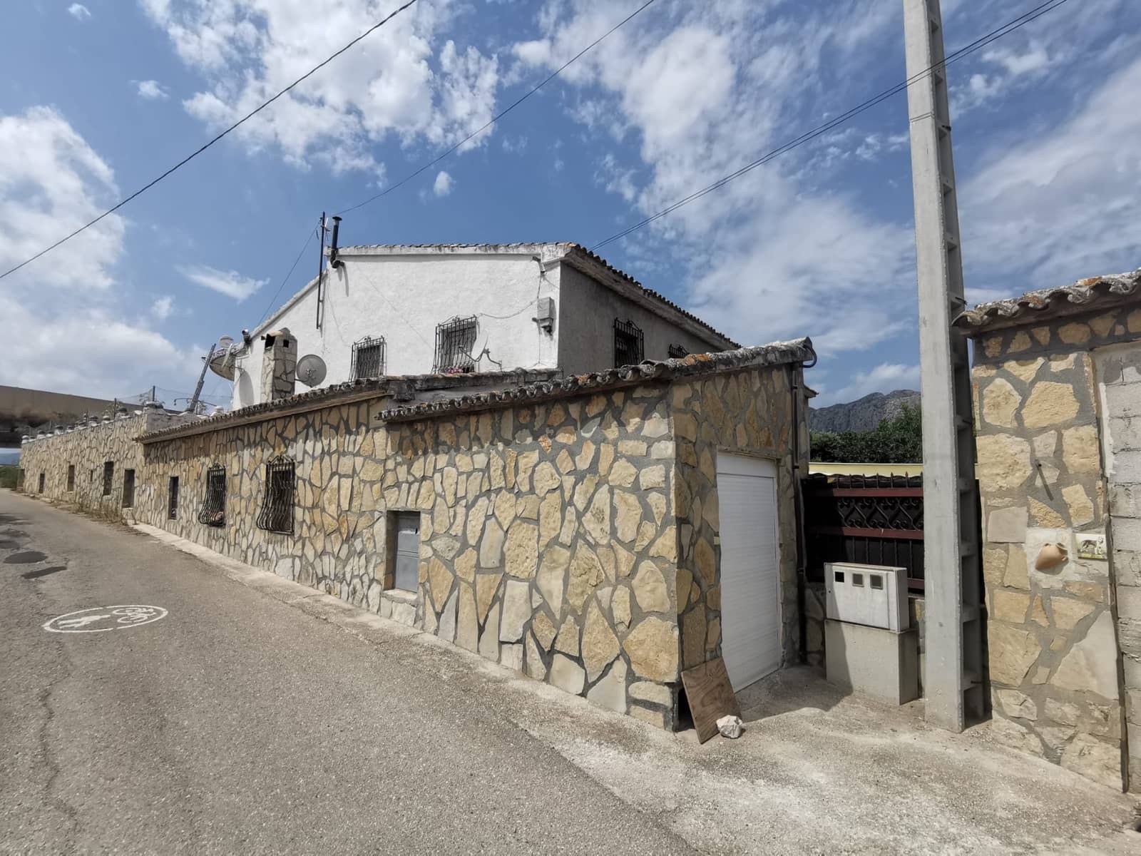 10 bedroom Villa for sale in Ondara with garage - € 800,000 (Ref: 9484929)