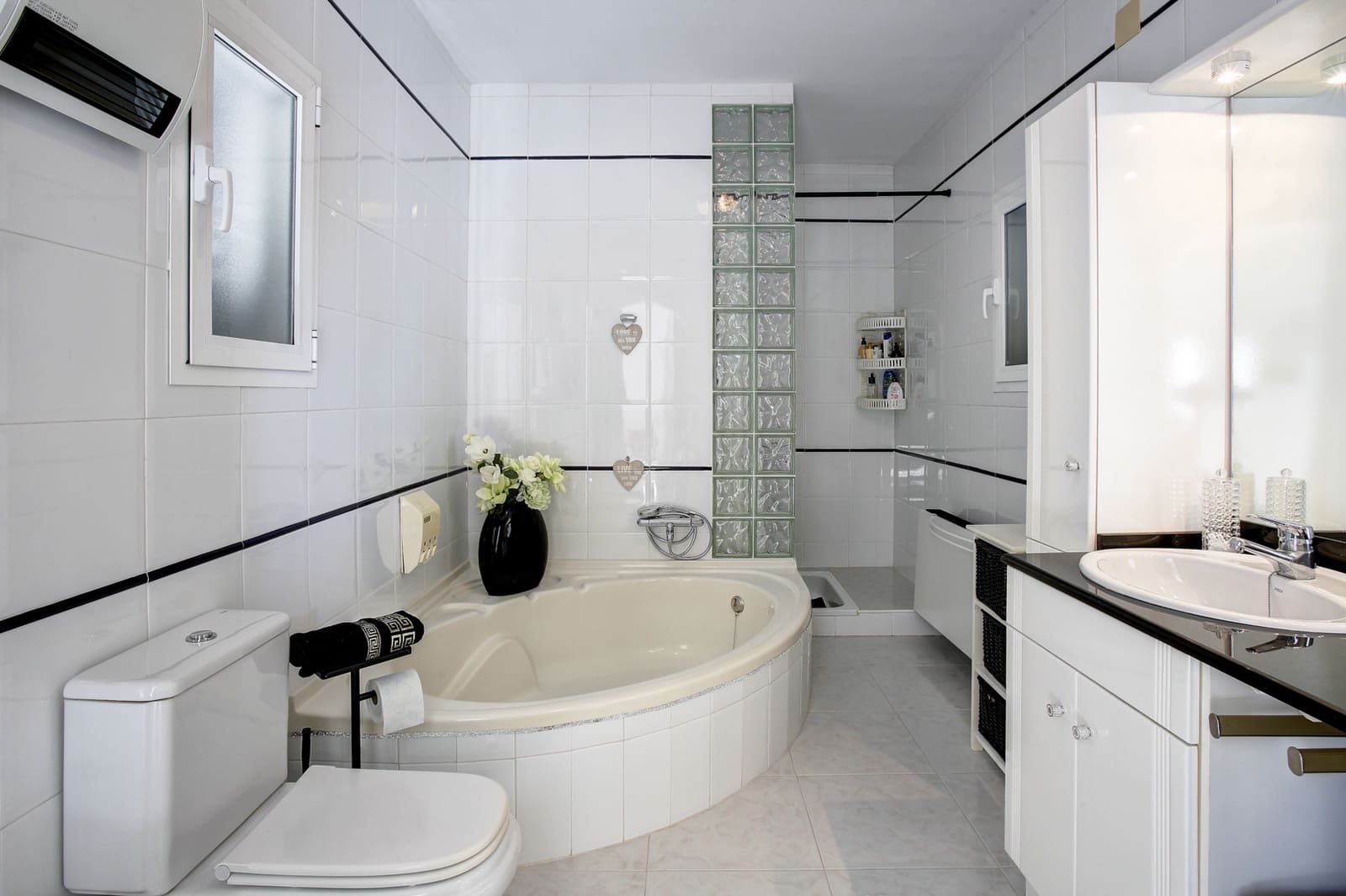 Chalet de 4 habitaciones en Calpe / Calp en venta con garaje - 870.000 € (Ref: 9516354)