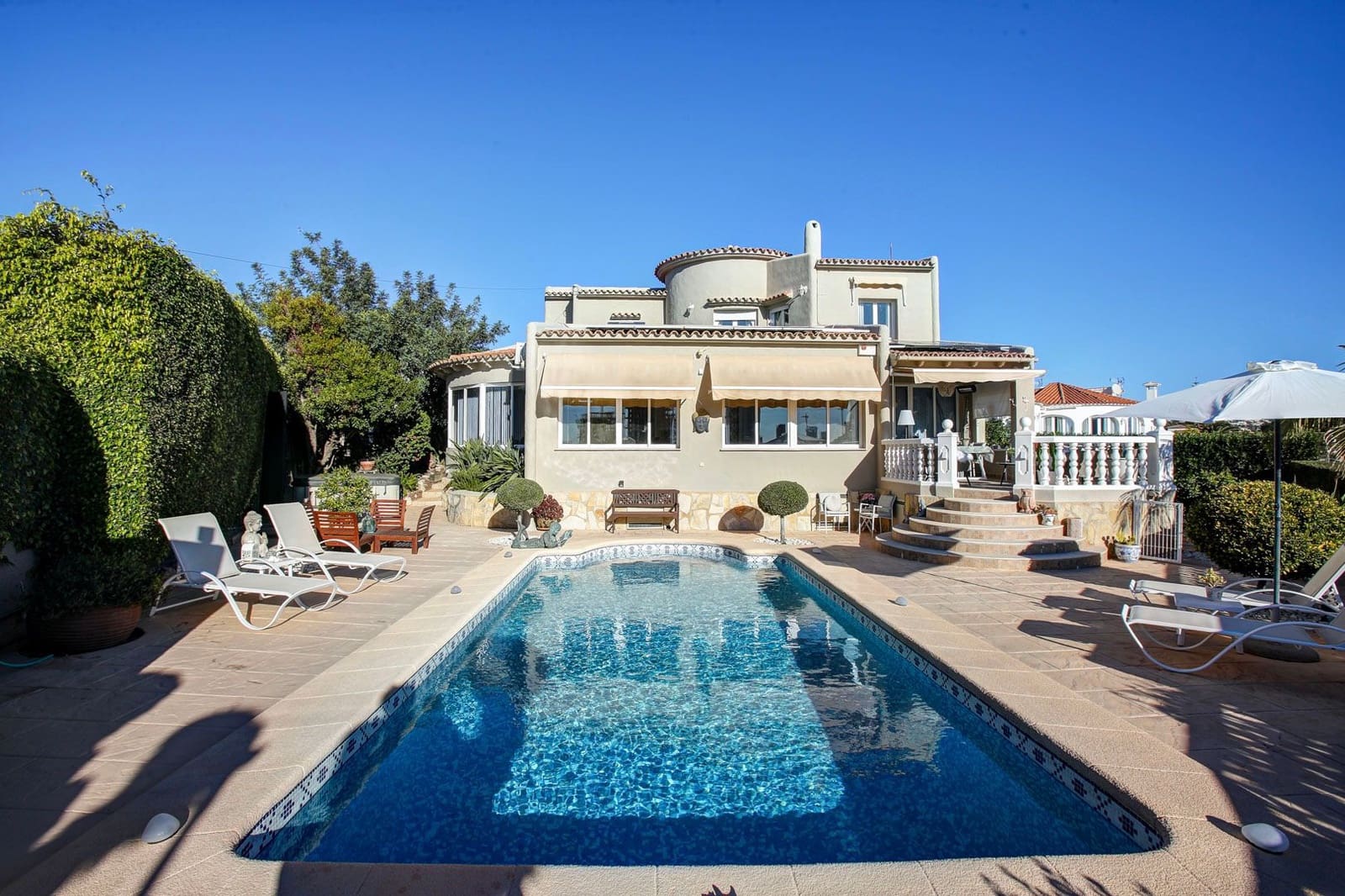 Chalet de 4 habitaciones en Calpe / Calp en venta con garaje - 870.000 € (Ref: 9516354)