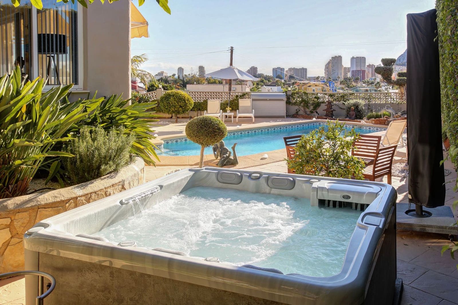 Chalet de 4 habitaciones en Calpe / Calp en venta con garaje - 870.000 € (Ref: 9516354)