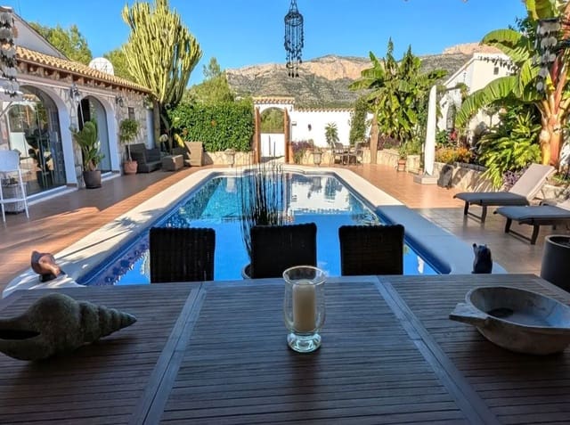 Villa til salg i Montgó - Ermita, Javea / Xàbia - € 749.000 (Ref: 9516358)