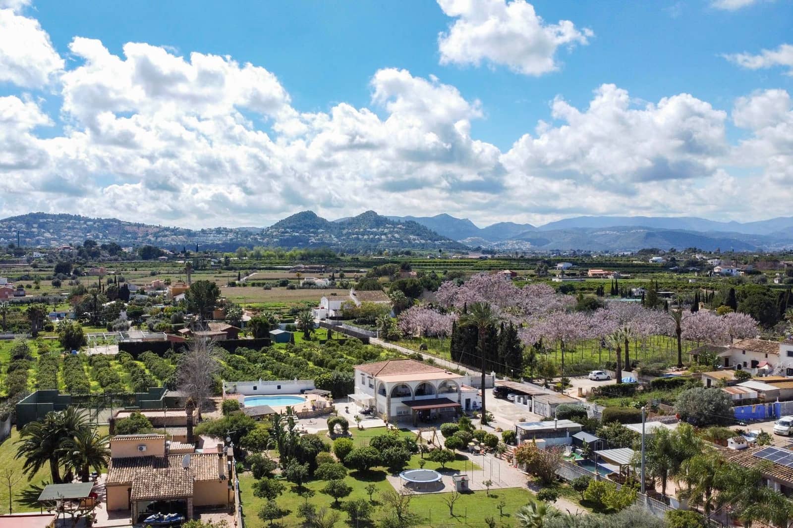 Chalet de 6 habitaciones en Dénia en venta con garaje - 695.000 € (Ref: 9516359)