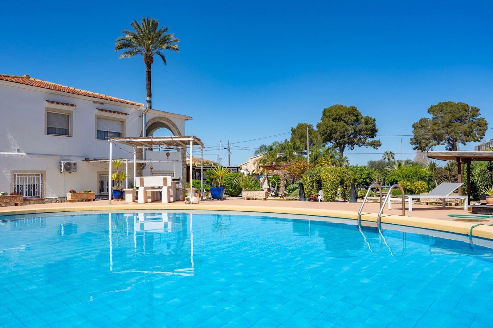 Chalet de 6 habitaciones en Dénia en venta con garaje - 695.000 € (Ref: 9516359)