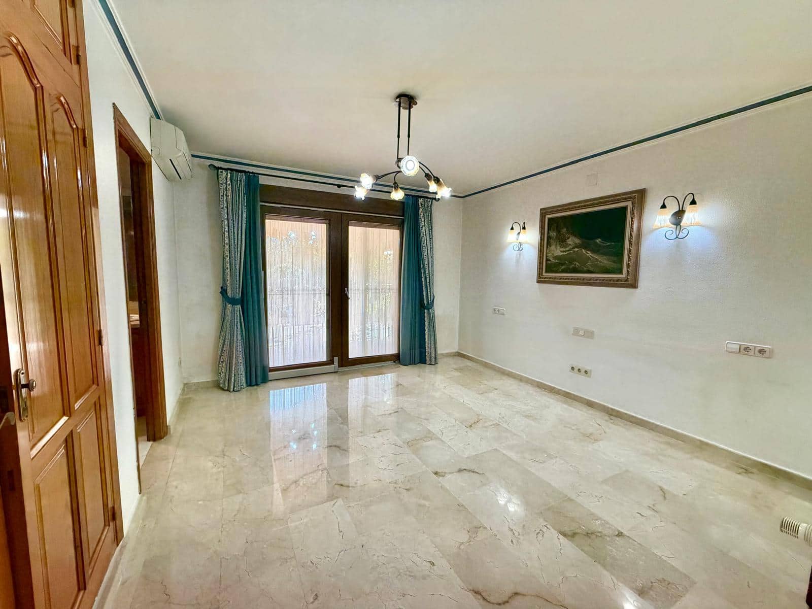 8 Zimmer Villa zu verkaufen in Pedreguer mit Garage - 975.000 € (Ref: 9563958)