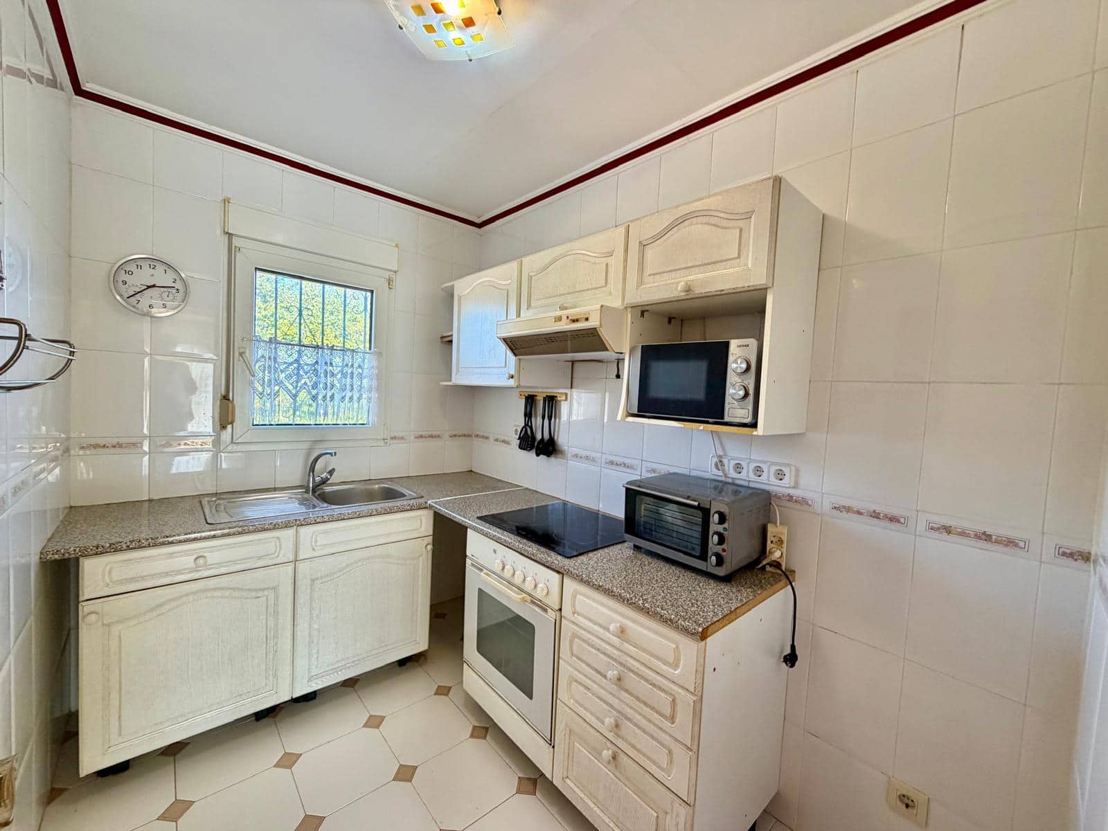 8 Zimmer Villa zu verkaufen in Pedreguer mit Garage - 975.000 € (Ref: 9563958)