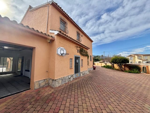 8 Zimmer Villa zu verkaufen in Pedreguer mit Garage - 975.000 € (Ref: 9563958)