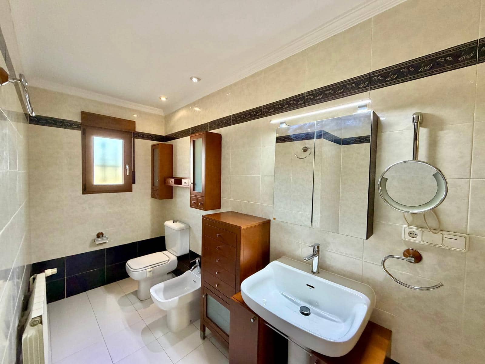 8 Zimmer Villa zu verkaufen in Pedreguer mit Garage - 975.000 € (Ref: 9563958)