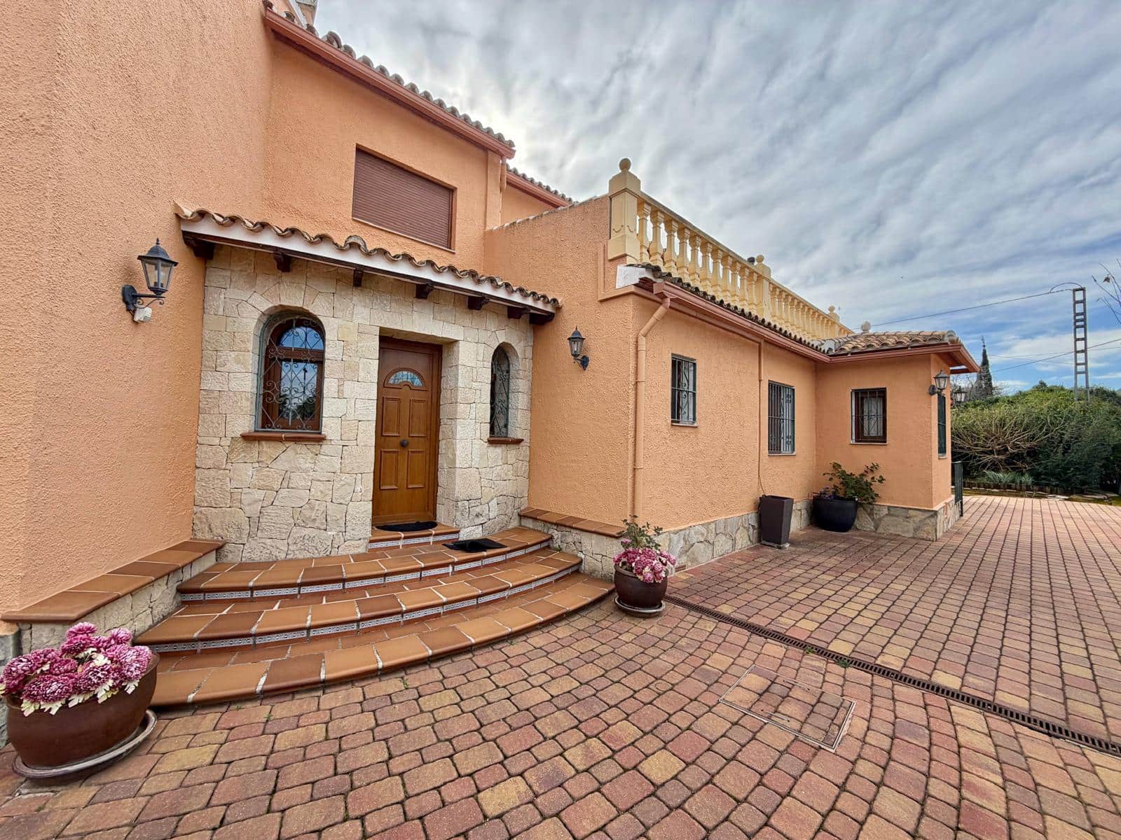 8 Zimmer Villa zu verkaufen in Pedreguer mit Garage - 975.000 € (Ref: 9563958)