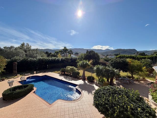 8 Zimmer Villa zu verkaufen in Pedreguer mit Garage - 975.000 € (Ref: 9563958)