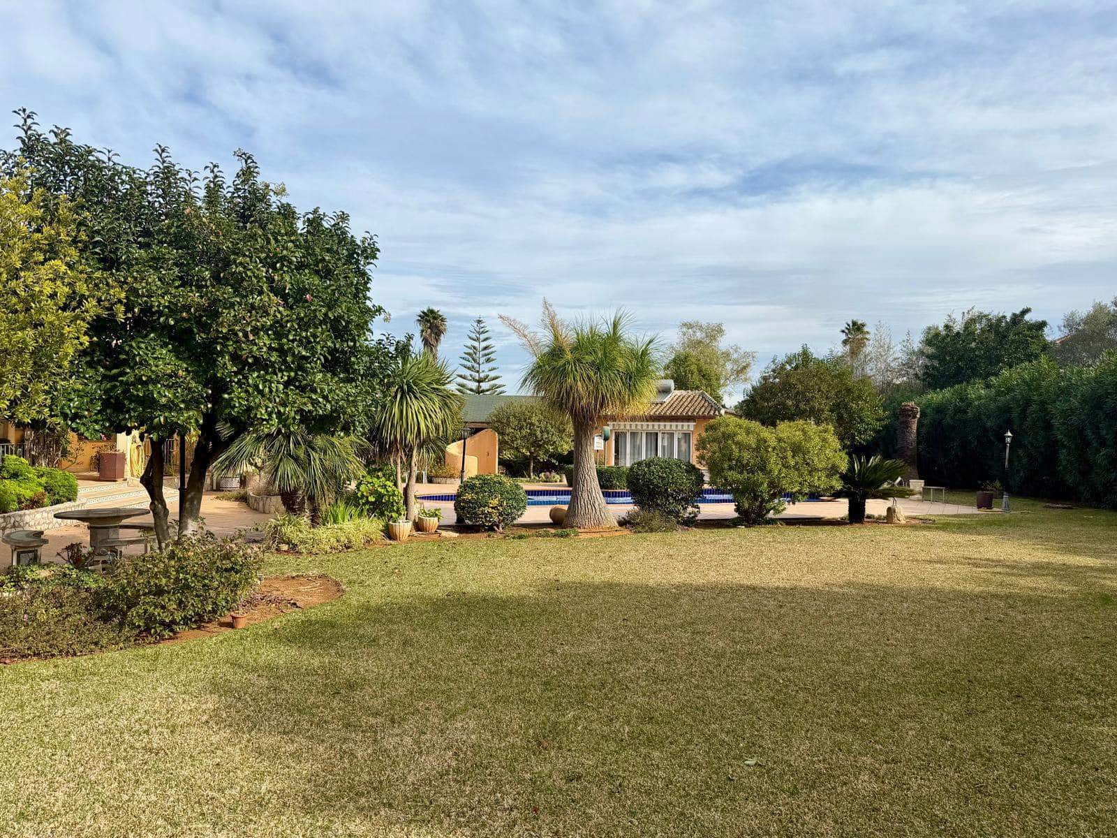 8 Zimmer Villa zu verkaufen in Pedreguer mit Garage - 975.000 € (Ref: 9563958)