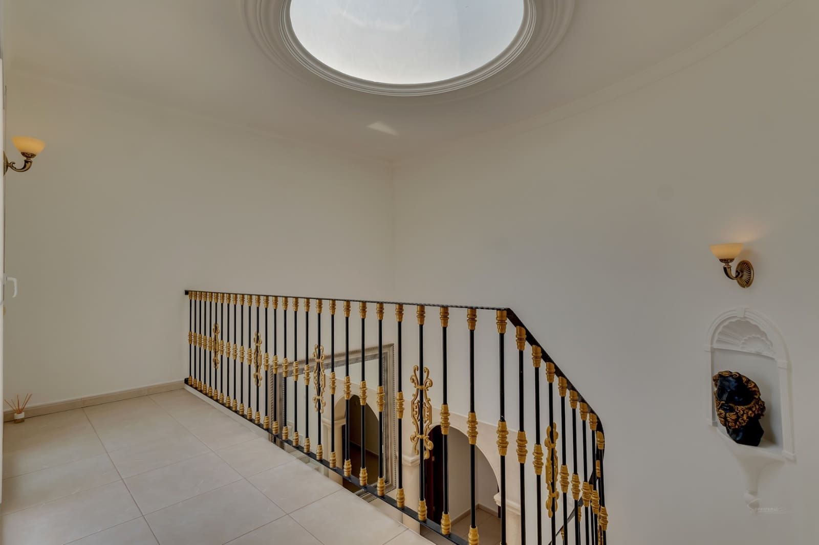 4 bedroom Villa for sale in Adsubia with garage - € 849,000 (Ref: 9726917)