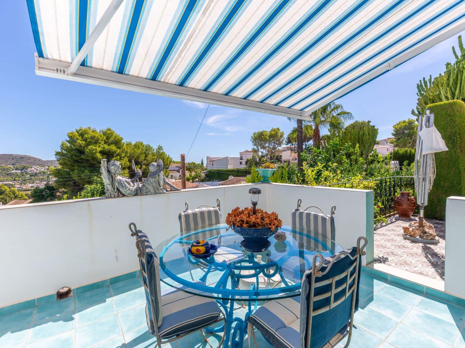 4 bedroom Villa for sale in Moraira with pool garage - € 1,090,000 (Ref: 10136465)