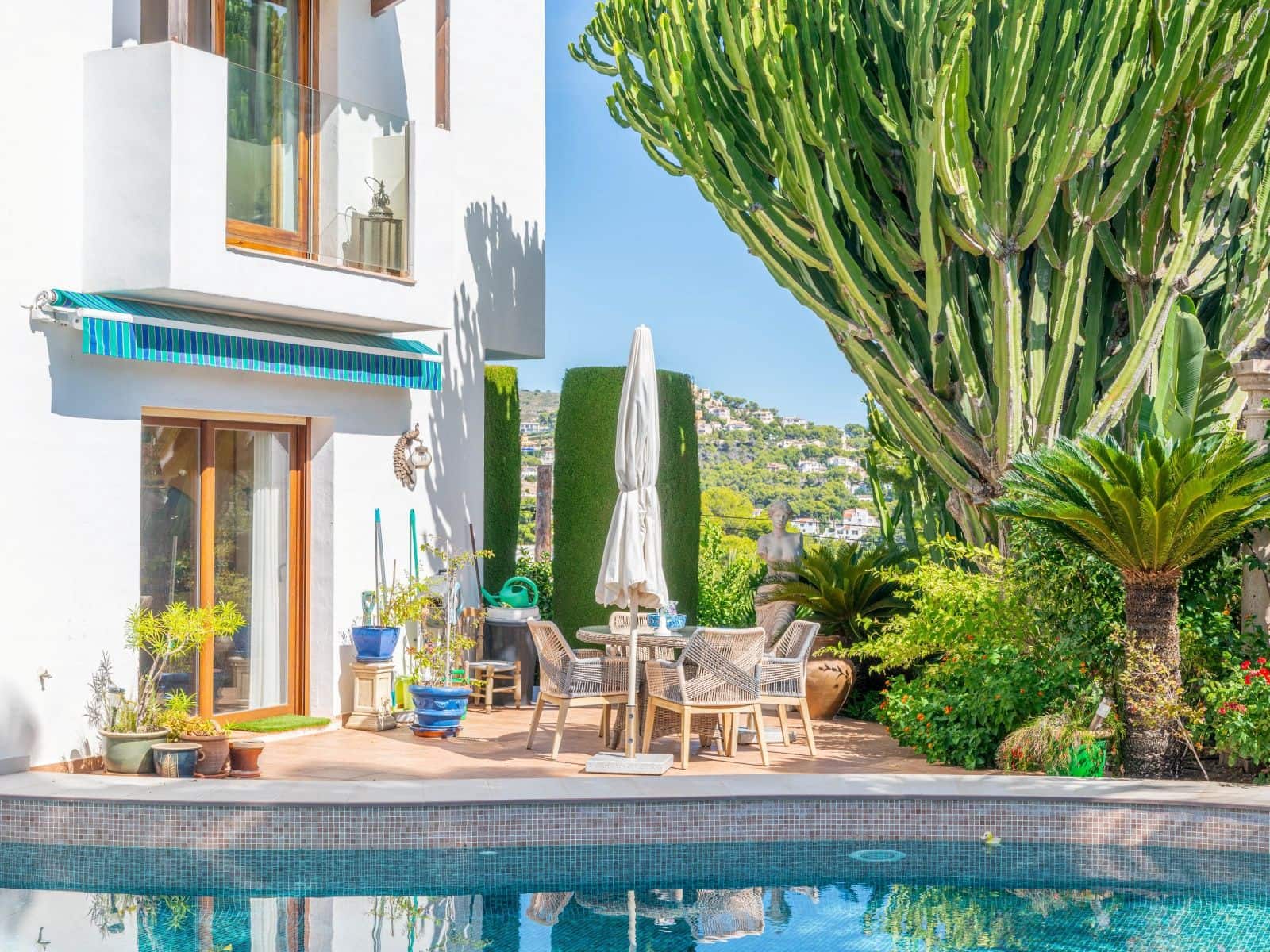 4 bedroom Villa for sale in Moraira with pool garage - € 1,090,000 (Ref: 10136465)
