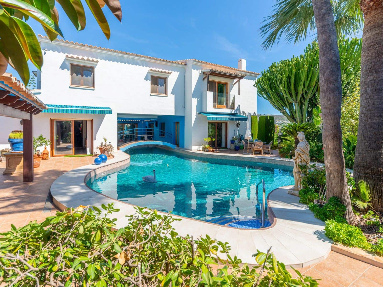4 bedroom Villa for sale in Moraira with pool garage - € 1,090,000 (Ref: 10136465)