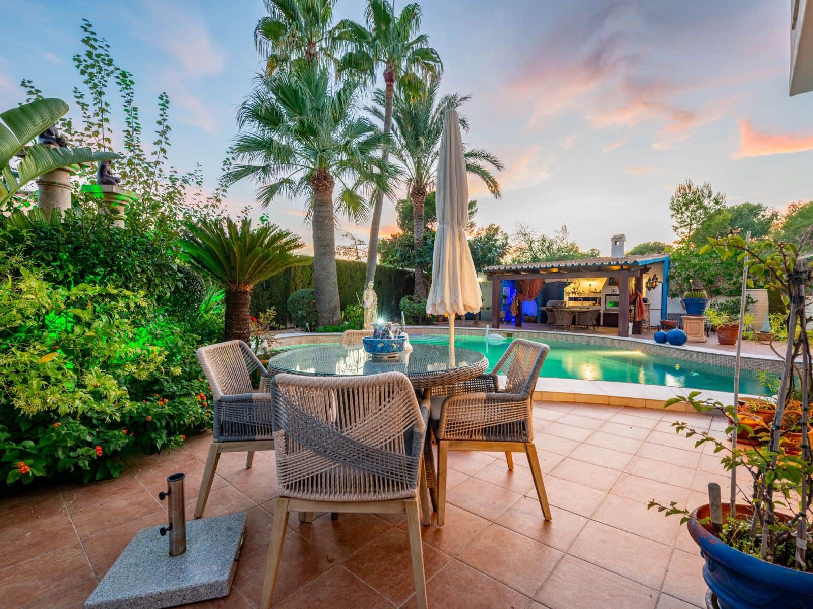 4 bedroom Villa for sale in Moraira with pool garage - € 1,090,000 (Ref: 10136465)