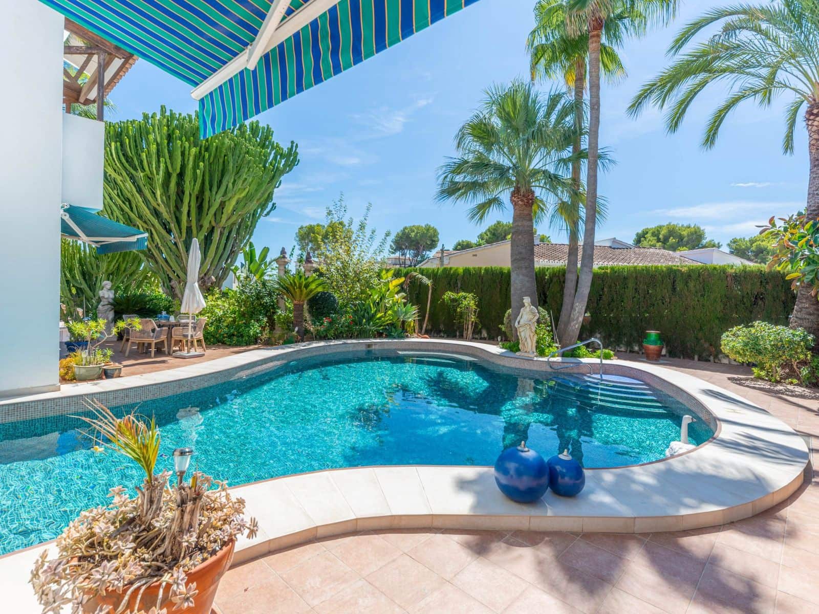 4 bedroom Villa for sale in Moraira with pool garage - € 1,090,000 (Ref: 10136465)
