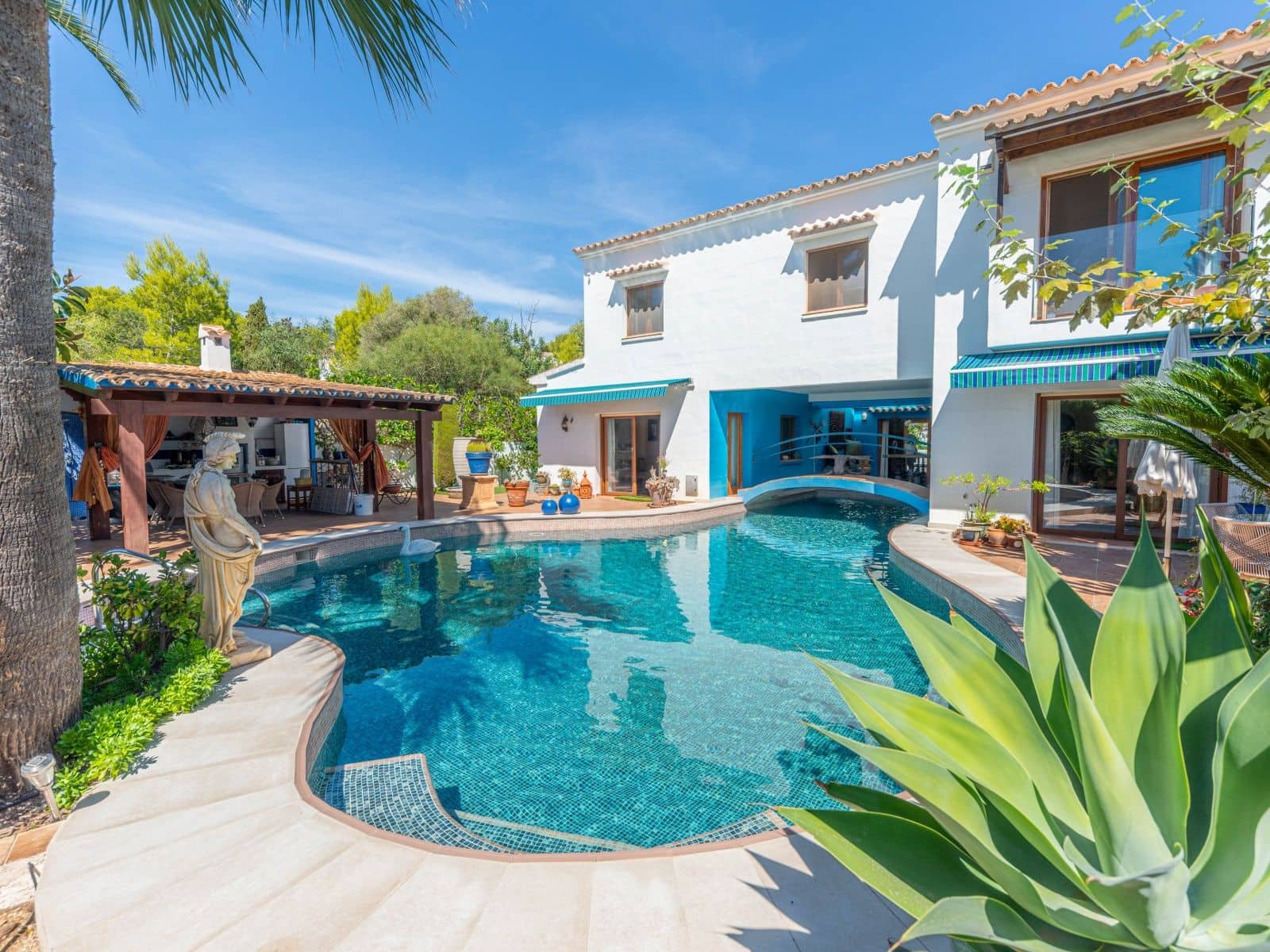4 bedroom Villa for sale in Moraira with pool garage - € 1,090,000 (Ref: 10136465)