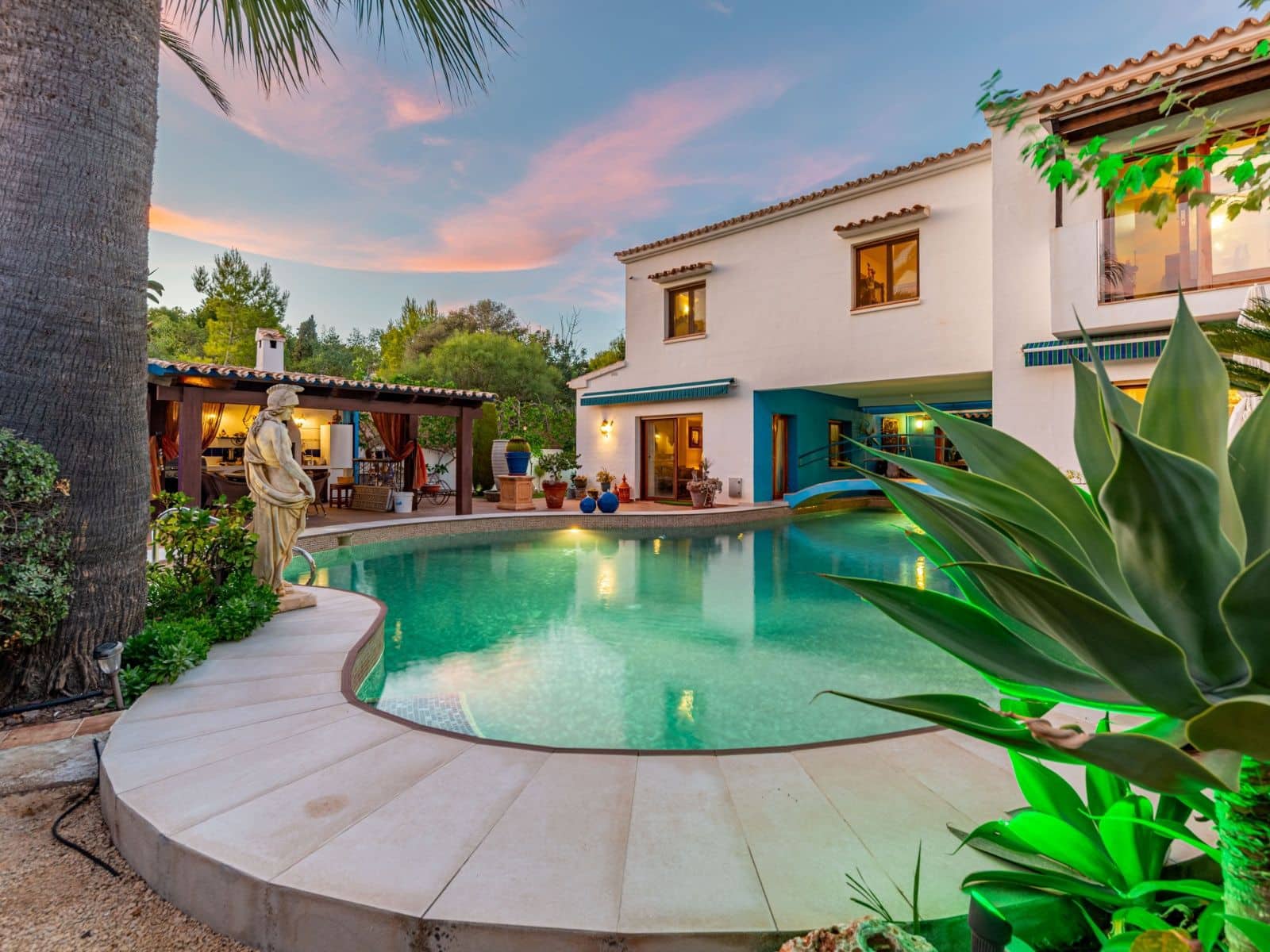 4 bedroom Villa for sale in Moraira with pool garage - € 1,090,000 (Ref: 10136465)