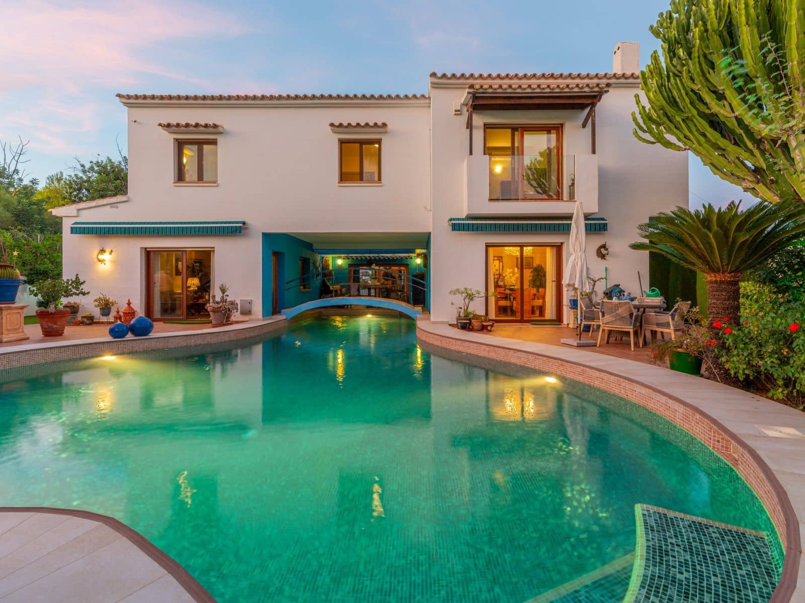 4 bedroom Villa for sale in Moraira with pool garage - € 1,090,000 (Ref: 10136465)