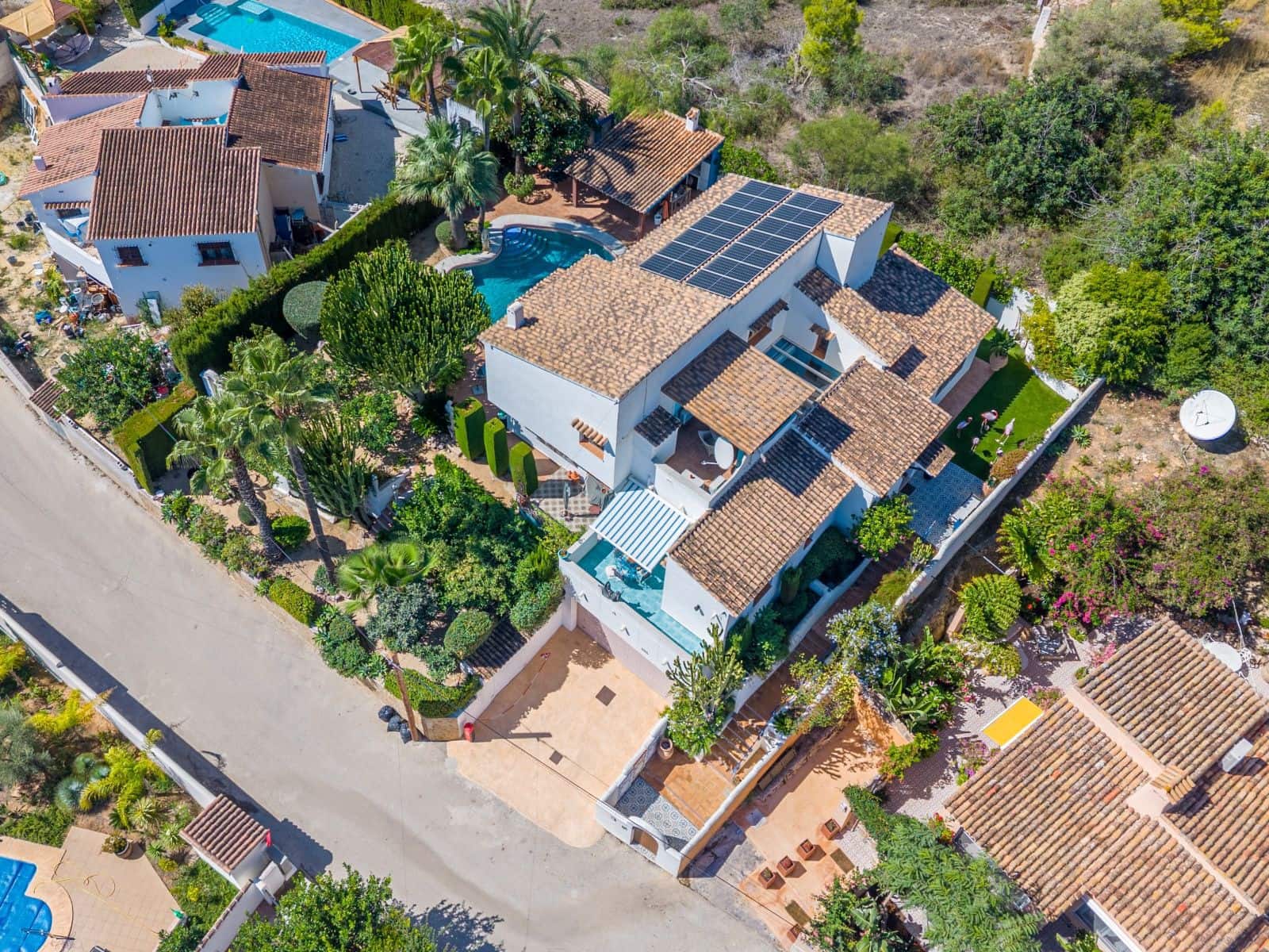 4 bedroom Villa for sale in Moraira with pool garage - € 1,090,000 (Ref: 10136465)