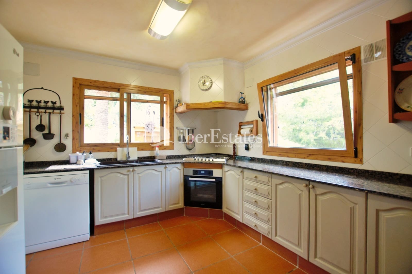 4 soveværelse Villa til leje i Javea / Xabia med swimmingpool garage - € 2.950 (Ref: 6406598)